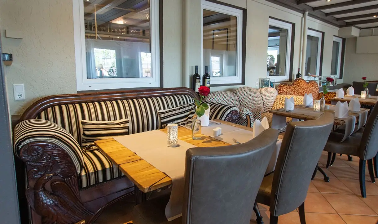 Im Restaurant, gemütliches Sofa im Gasthof Handewitt