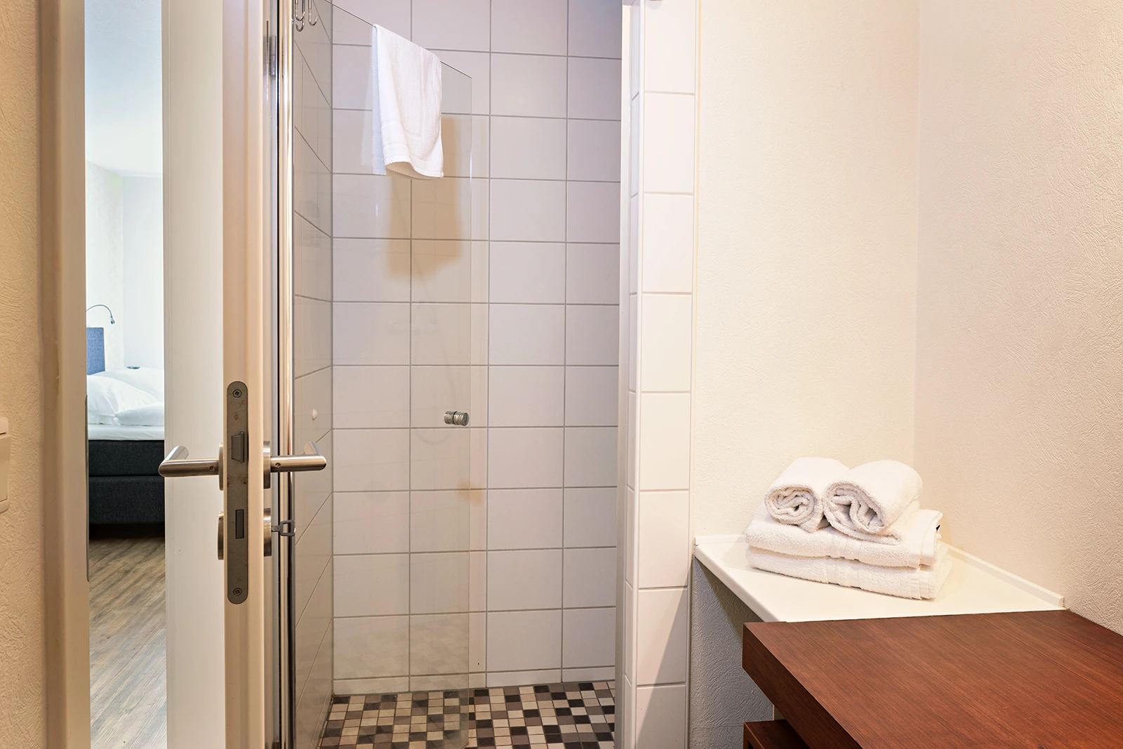 Zimmer der Apartment Anlage in der Ellunder Str., HIer das Badezimmer. Apartment Anlage Badezimmer.