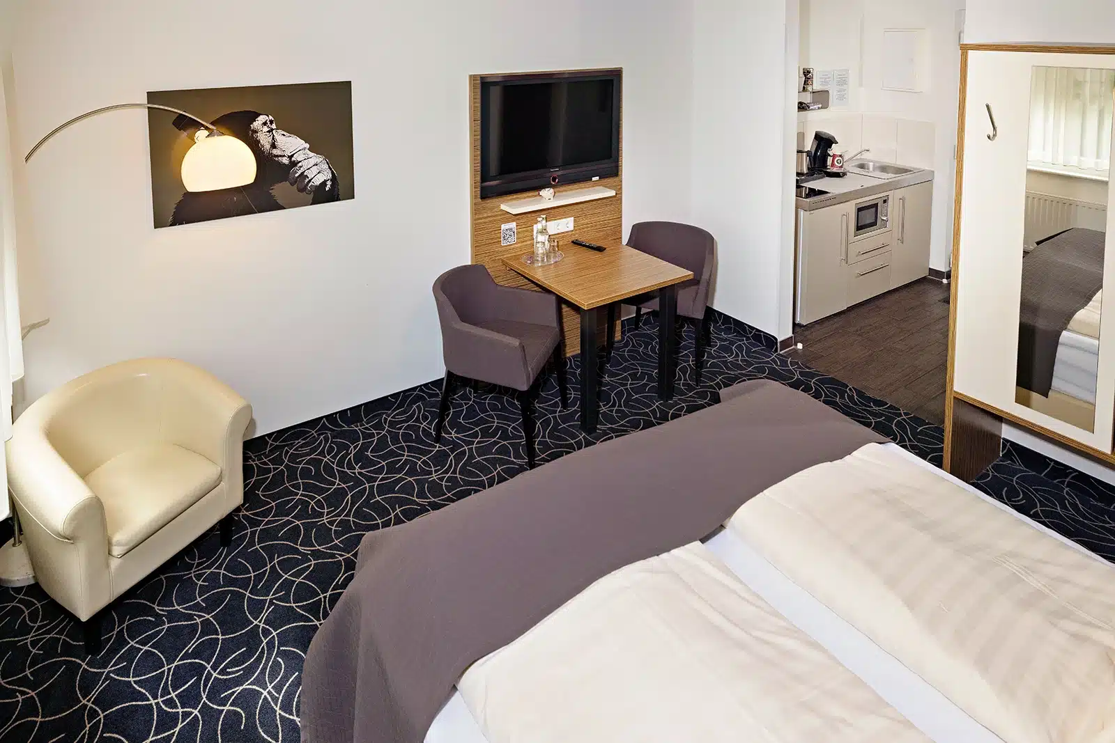 TV, helles Schlafzimmer, Doppelzimmer Kategorie Classic im Haus Julius