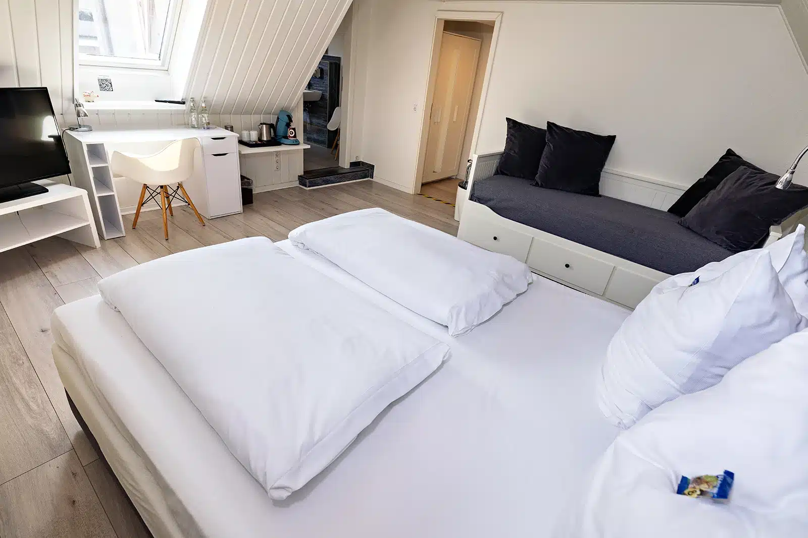 gemütlichen Doppelbett, Doppelzimmer Kategorie Standard im Haus Rikke