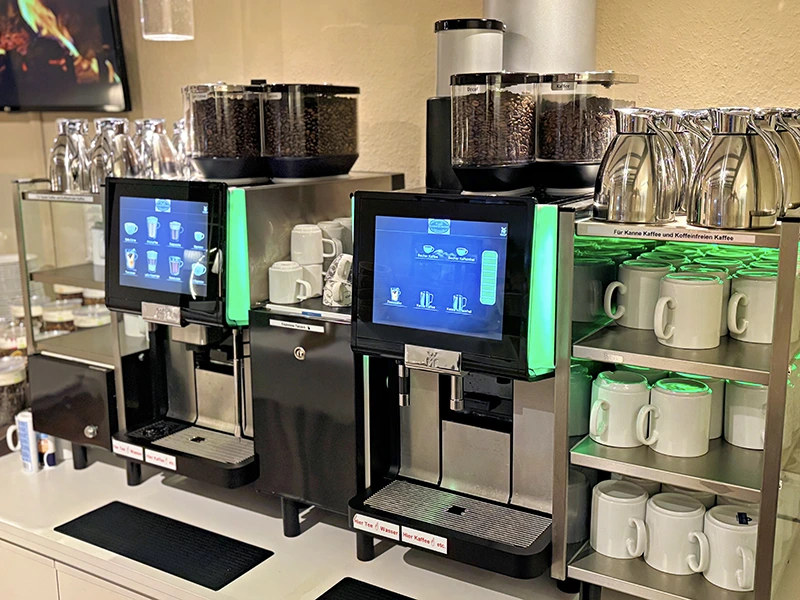 Mit professionellen Kaffee-Vollautomaten.